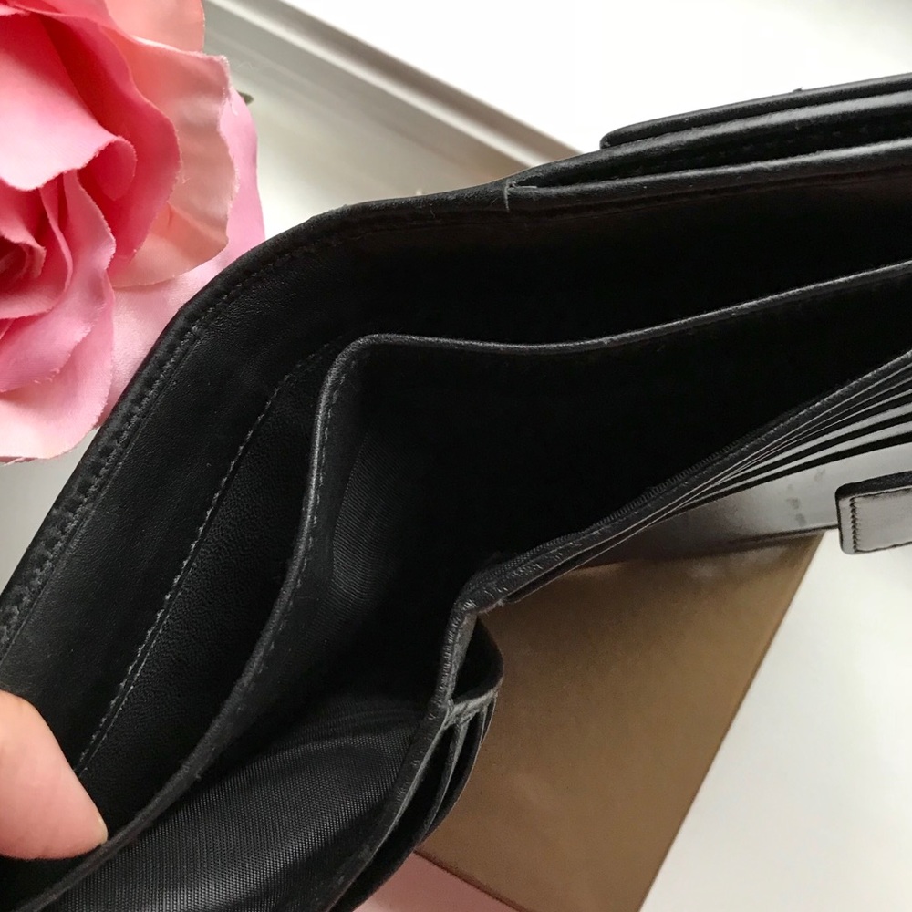 ❌💯 Gucci Bifold Wallet - Picture 7 of 8